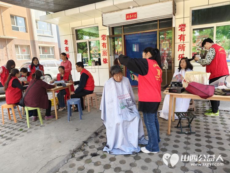 志愿服务进社区健康活动暖人心----介休市敬老协会在北坛街道介公东路社区为老人爱心义剪义诊 - 第14张 - 山西公益人 志愿服务进社区健康活动暖人心----介休市敬老协会在北坛街道介公东路社区为老人爱心义剪义诊 - 第14张