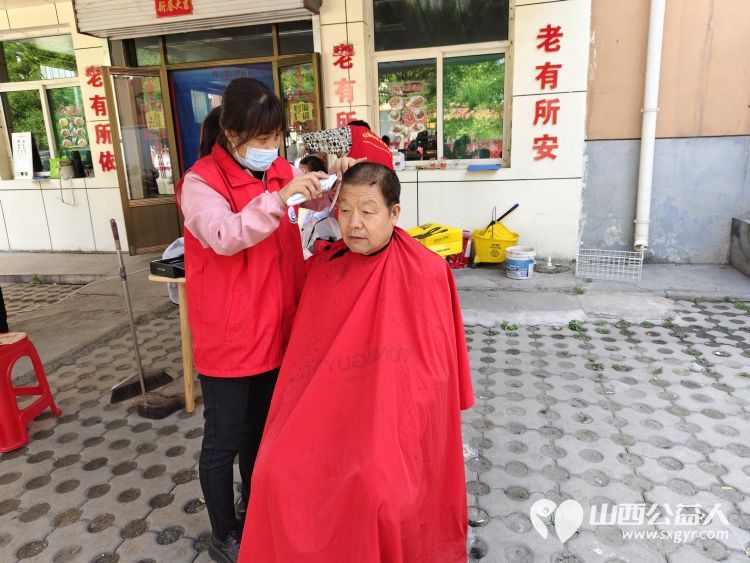 志愿服务进社区健康活动暖人心----介休市敬老协会在北坛街道介公东路社区为老人爱心义剪义诊 - 第13张 - 山西公益人 志愿服务进社区健康活动暖人心----介休市敬老协会在北坛街道介公东路社区为老人爱心义剪义诊 - 第13张