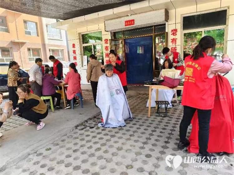 志愿服务进社区健康活动暖人心----介休市敬老协会在北坛街道介公东路社区为老人爱心义剪义诊 - 第5张 - 山西公益人 志愿服务进社区健康活动暖人心----介休市敬老协会在北坛街道介公东路社区为老人爱心义剪义诊 - 第5张