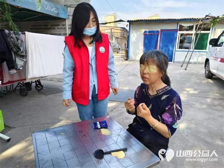 介休市敬老协会、晋中市生态环境局介休分局志愿者相约来到如我家养老院开展志愿服务为老人们剁馅包饺子爱心理发体检义诊 - 第17张 - 山西公益人 介休市敬老协会、晋中市生态环境局介休分局志愿者相约来到如我家养老院开展志愿服务为老人们剁馅包饺子爱心理发体检义诊 - 第17张