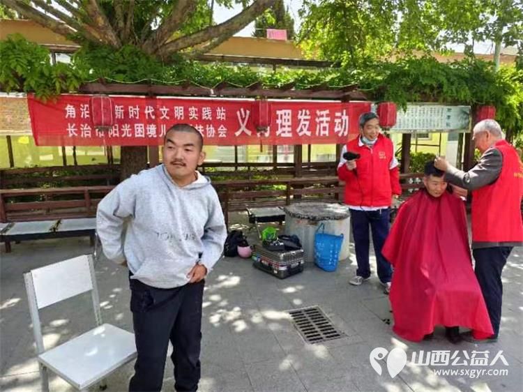 长治市阳光困境儿童帮扶协会赴南山田园敬老院给老人们义务理发清理卫生活动 - 第4张