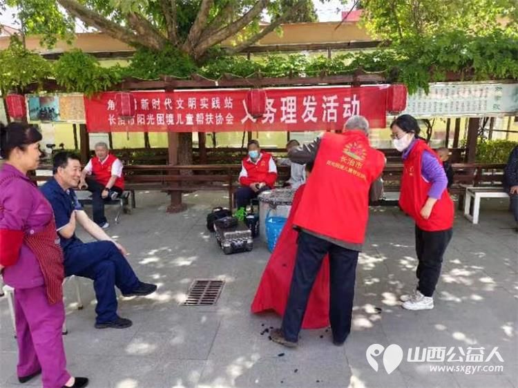 长治市阳光困境儿童帮扶协会赴南山田园敬老院给老人们义务理发清理卫生活动 - 第3张