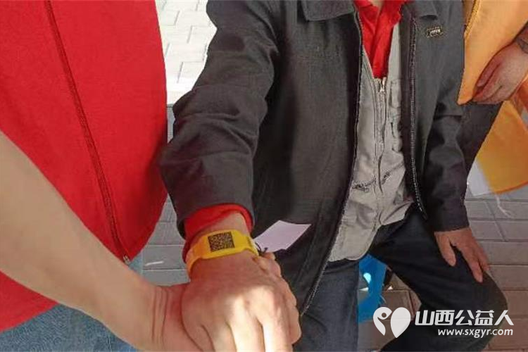 黄手环行动长治市合作团队阳光困境儿童帮扶协会携手角沿新时代文明实践联合开展了让爱回家防走失宣传发放活动 - 第11张 - 山西公益人 黄手环行动长治市合作团队阳光困境儿童帮扶协会携手角沿新时代文明实践联合开展了让爱回家防走失宣传发放活动 - 第11张