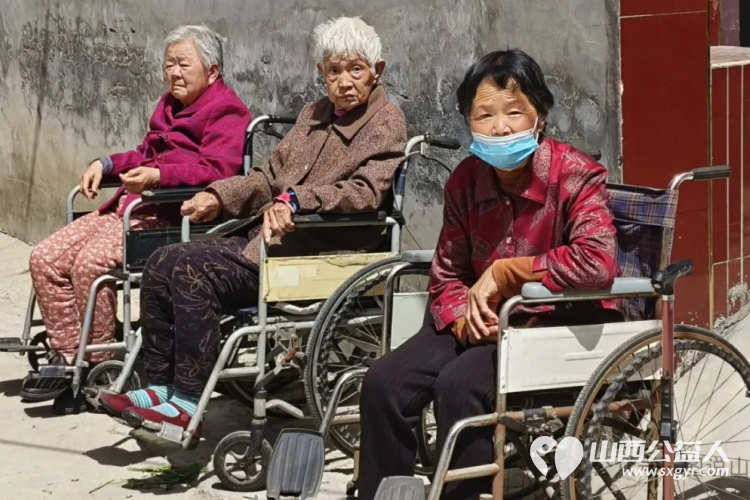 临汾市文明交通志愿者协会一支充满热情与关怀的队伍走进乔李益康养老院为老人们送去温暖并祝天下母亲节日快乐 - 第9张