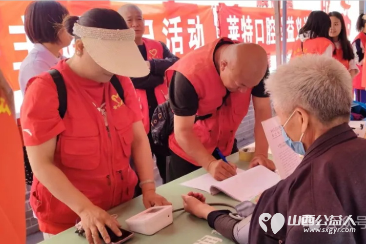 晋中市义工协会幸福夕阳志愿服务项目联合晋中市第四人民医院走进新建西社区晋华苑西小区 - 第4张 - 山西公益人 晋中市义工协会幸福夕阳志愿服务项目联合晋中市第四人民医院走进新建西社区晋华苑西小区 - 第4张