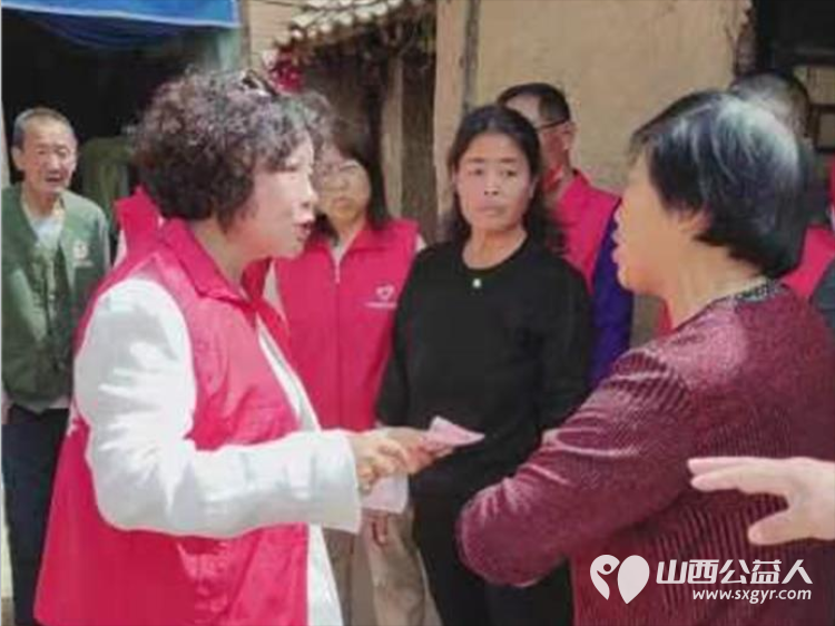 长治圆梦公益协会志愿者5月11日来到狄子峪村和东庄村对八户生活困难的家庭进行献爱心活动捐赠米面油 - 第24张