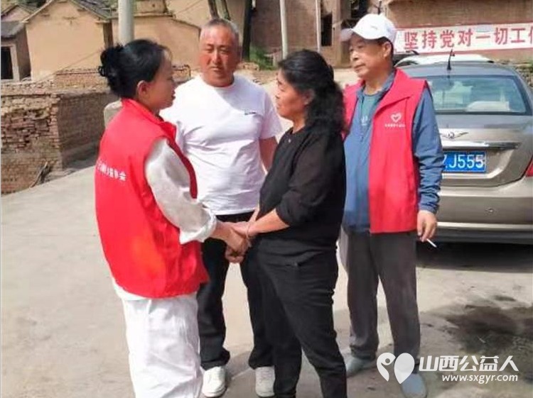 长治圆梦公益协会志愿者5月11日来到狄子峪村和东庄村对八户生活困难的家庭进行献爱心活动捐赠米面油 - 第25张