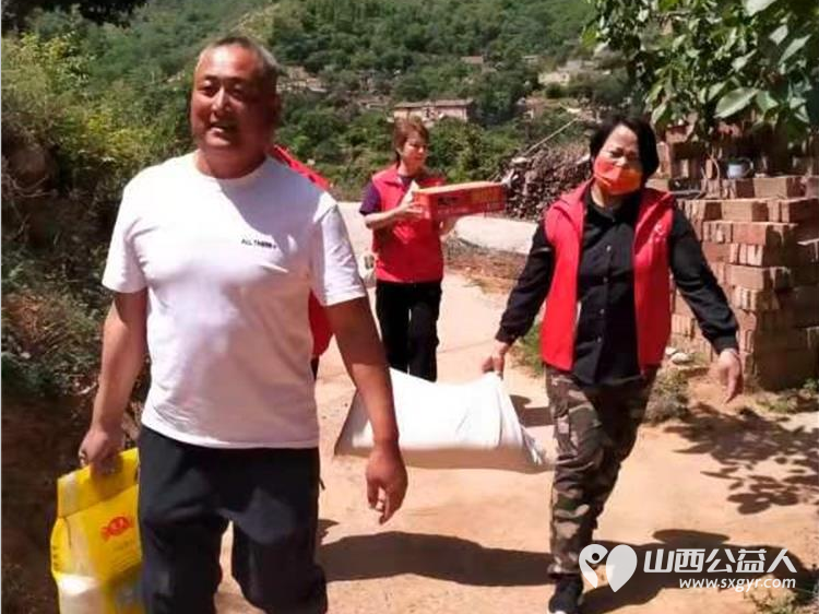 长治圆梦公益协会志愿者5月11日来到狄子峪村和东庄村对八户生活困难的家庭进行献爱心活动捐赠米面油 - 第27张