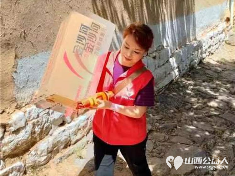 长治圆梦公益协会志愿者5月11日来到狄子峪村和东庄村对八户生活困难的家庭进行献爱心活动捐赠米面油 - 第16张