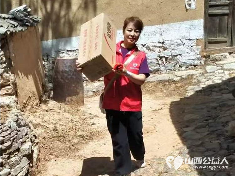 长治圆梦公益协会志愿者5月11日来到狄子峪村和东庄村对八户生活困难的家庭进行献爱心活动捐赠米面油 - 第15张