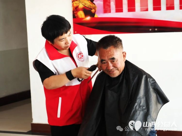 介休市好人事业促进会--慈孝之舟爱心团队携手东南街道南大街社区志愿服务队走进义棠镇温家沟小区 - 第5张 - 山西公益人 介休市好人事业促进会--慈孝之舟爱心团队携手东南街道南大街社区志愿服务队走进义棠镇温家沟小区 - 第5张