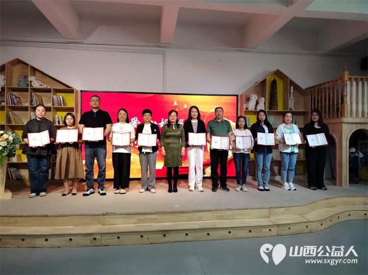 温暖守护助力成长小店区妇联“爱心妈妈”结对关爱留守儿童和困境儿童工作启动--杜增辉被聘请为爱心家庭代表 - 第4张 - 山西公益人 温暖守护助力成长小店区妇联“爱心妈妈”结对关爱留守儿童和困境儿童工作启动--杜增辉被聘请为爱心家庭代表 - 第4张