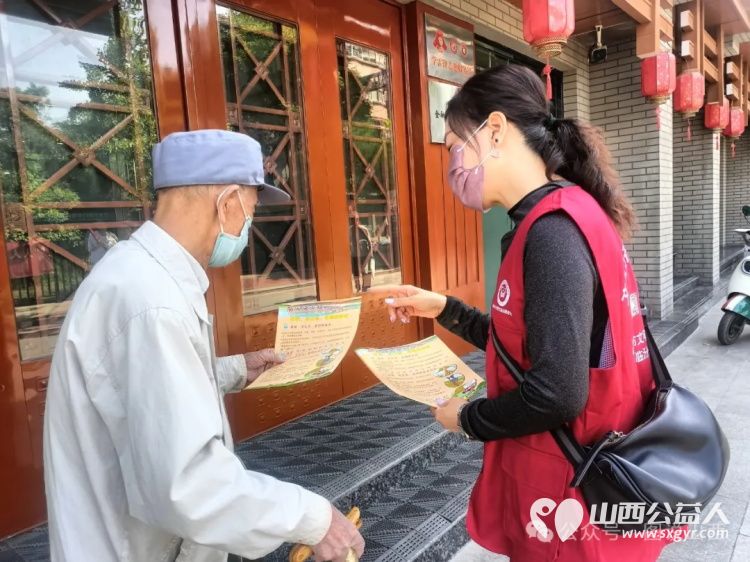 临汾市文明交通志愿者协会志愿者联合解放路办事处商会社区工作人员在鼓楼广场开展“全国防灾减灾宣传周”活动 - 第23张