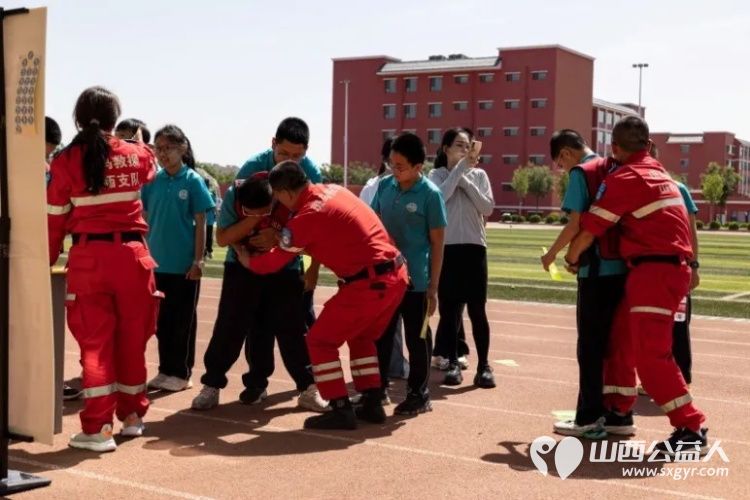 防震减灾联动共创----介休市斑马义务救援队减防灾公益宣传走进吕梁现代双语学校 - 第5张 - 山西公益人 防震减灾联动共创----介休市斑马义务救援队减防灾公益宣传走进吕梁现代双语学校 - 第5张