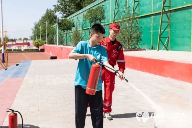 防震减灾联动共创----介休市斑马义务救援队减防灾公益宣传走进吕梁现代双语学校 - 第3张 - 山西公益人 防震减灾联动共创----介休市斑马义务救援队减防灾公益宣传走进吕梁现代双语学校 - 第3张