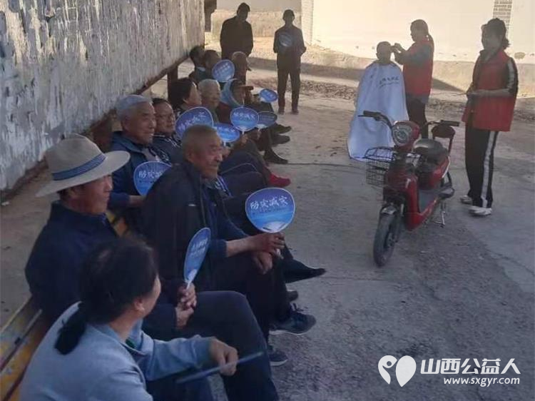 娄烦县青年志愿者协会走进娄烦镇永祥社区,静游镇上静游村组织开展防灾减灾周宣传活动 - 第4张 - 山西公益人 娄烦县青年志愿者协会走进娄烦镇永祥社区,静游镇上静游村组织开展防灾减灾周宣传活动 - 第4张