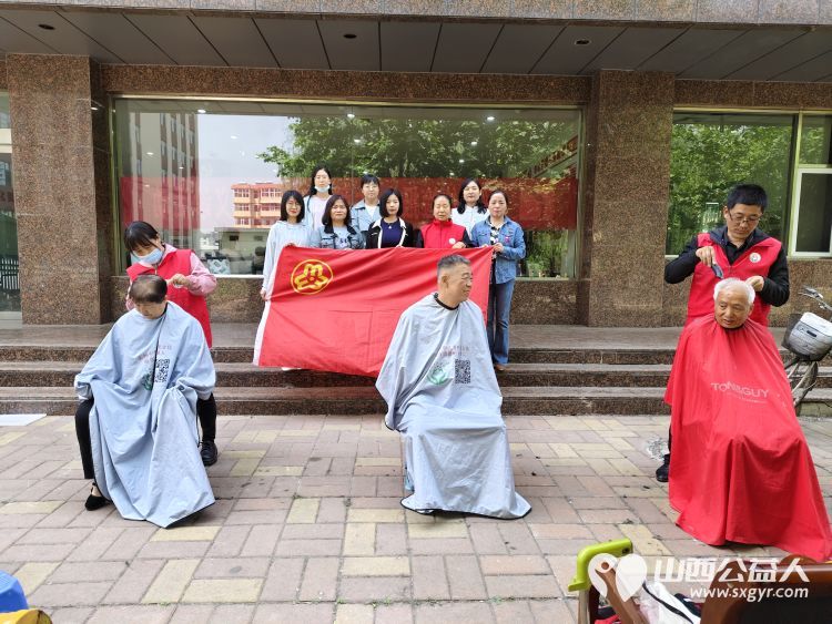 志愿服务进社区健康活动暖人心----介休市敬老协会在西南街道光明路社区服务老人 - 第2张 - 山西公益人 志愿服务进社区健康活动暖人心----介休市敬老协会在西南街道光明路社区服务老人 - 第2张