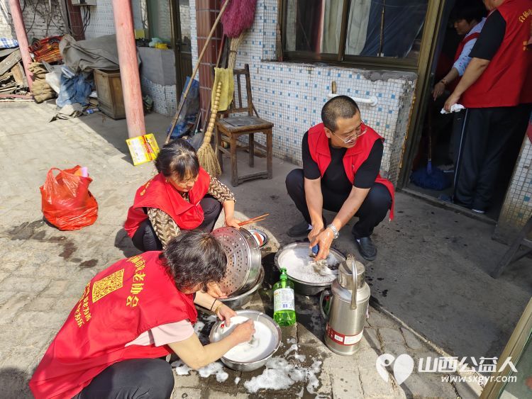 介休市敬老协会敬老爱老助老行动----义安镇沙堡村入户86岁特困老人曹恩明家中为老人们送去社会的温暖 - 第17张 - 山西公益人 介休市敬老协会敬老爱老助老行动----义安镇沙堡村入户86岁特困老人曹恩明家中为老人们送去社会的温暖 - 第17张