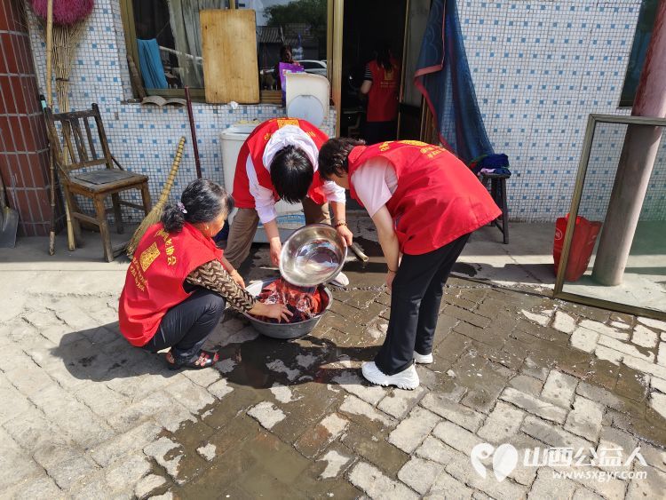 介休市敬老协会敬老爱老助老行动----义安镇沙堡村入户86岁特困老人曹恩明家中为老人们送去社会的温暖 - 第15张 - 山西公益人 介休市敬老协会敬老爱老助老行动----义安镇沙堡村入户86岁特困老人曹恩明家中为老人们送去社会的温暖 - 第15张