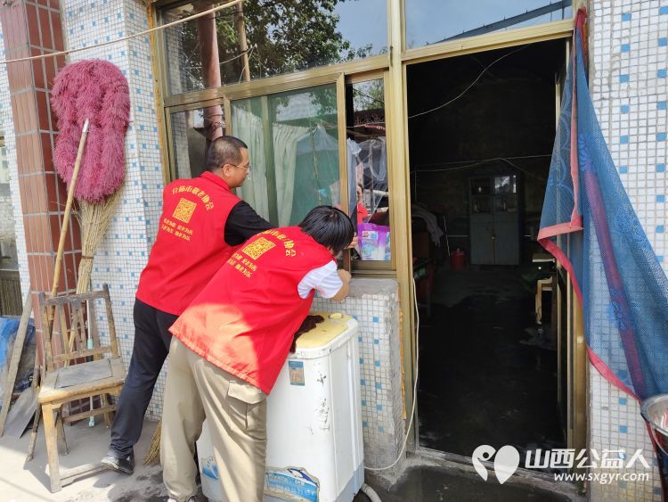 介休市敬老协会敬老爱老助老行动----义安镇沙堡村入户86岁特困老人曹恩明家中为老人们送去社会的温暖 - 第11张 - 山西公益人 介休市敬老协会敬老爱老助老行动----义安镇沙堡村入户86岁特困老人曹恩明家中为老人们送去社会的温暖 - 第11张