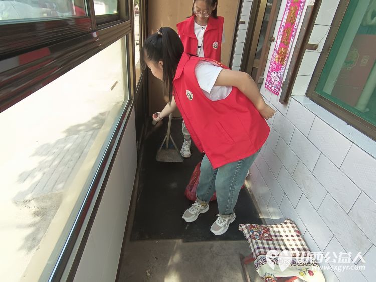 介休市敬老协会敬老爱老助老行动----入户连福镇义和堡村83岁特困老人王士功家中为老人们送去社会的温暖 - 第7张 - 山西公益人 介休市敬老协会敬老爱老助老行动----入户连福镇义和堡村83岁特困老人王士功家中为老人们送去社会的温暖 - 第7张