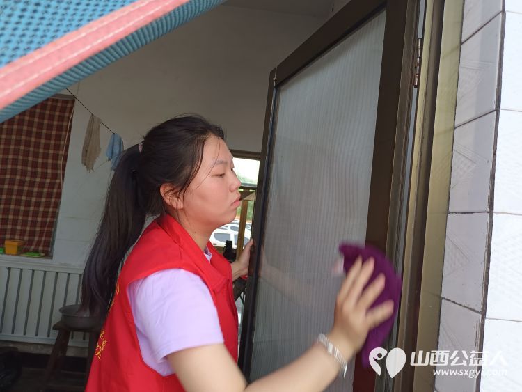 介休市敬老协会敬老爱老助老行动----入户连福镇义和堡村83岁特困老人王士功家中为老人们送去社会的温暖 - 第4张 - 山西公益人 介休市敬老协会敬老爱老助老行动----入户连福镇义和堡村83岁特困老人王士功家中为老人们送去社会的温暖 - 第4张