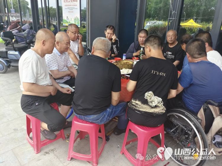 忻州市阳光爱心公益志愿者协会承办的“助残饺子宴”拉开了帷幕残障人士在这里感受到了关爱和尊重 - 第12张 - 山西公益人 忻州市阳光爱心公益志愿者协会承办的“助残饺子宴”拉开了帷幕残障人士在这里感受到了关爱和尊重 - 第12张