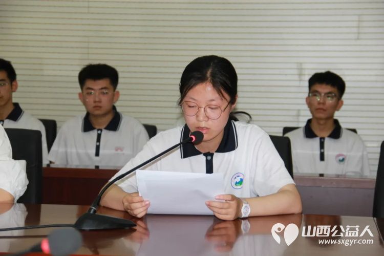 忻州一中举行山西省青少年发展基金会忻州一中校友红玫瑰基金发放仪式30名忻中学子颁发每人2000元的爱心资助 - 第10张 - 山西公益人 忻州一中举行山西省青少年发展基金会忻州一中校友红玫瑰基金发放仪式30名忻中学子颁发每人2000元的爱心资助 - 第10张