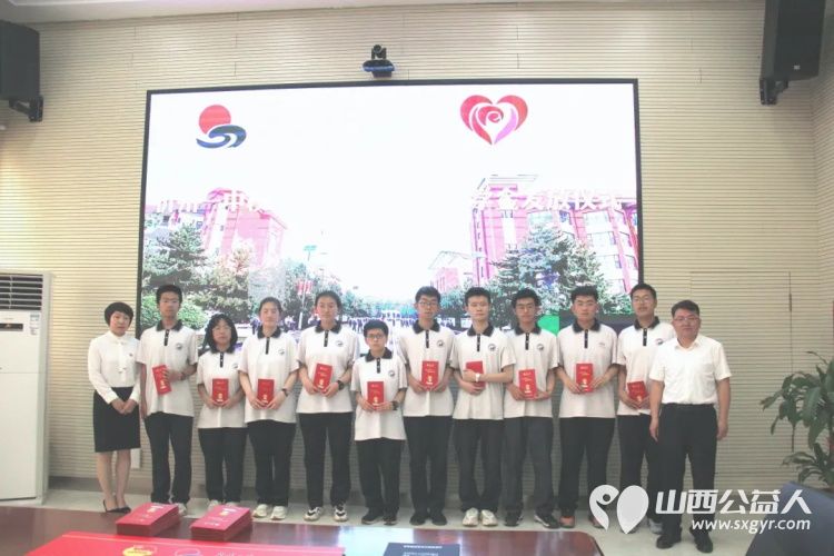 忻州一中举行山西省青少年发展基金会忻州一中校友红玫瑰基金发放仪式30名忻中学子颁发每人2000元的爱心资助 - 第13张 - 山西公益人 忻州一中举行山西省青少年发展基金会忻州一中校友红玫瑰基金发放仪式30名忻中学子颁发每人2000元的爱心资助 - 第13张
