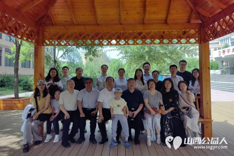 忻州一中举行山西省青少年发展基金会忻州一中校友红玫瑰基金发放仪式30名忻中学子颁发每人2000元的爱心资助 - 第14张 - 山西公益人 忻州一中举行山西省青少年发展基金会忻州一中校友红玫瑰基金发放仪式30名忻中学子颁发每人2000元的爱心资助 - 第14张