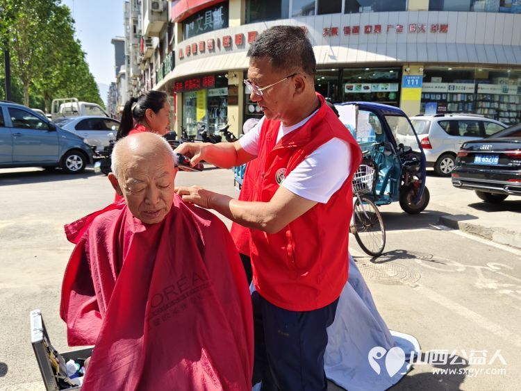 介休市敬老协会志愿服务进社区健康活动暖人心----东南街道段家巷社区服务老人 - 第8张 - 山西公益人 介休市敬老协会志愿服务进社区健康活动暖人心----东南街道段家巷社区服务老人 - 第8张