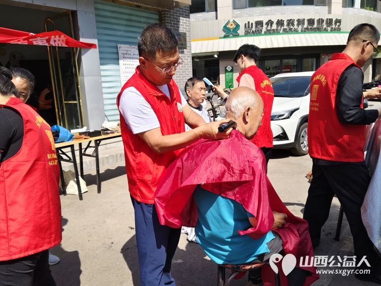 介休市敬老协会志愿服务进社区健康活动暖人心----东南街道段家巷社区服务老人 - 第7张 - 山西公益人 介休市敬老协会志愿服务进社区健康活动暖人心----东南街道段家巷社区服务老人 - 第7张