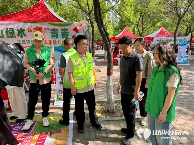 晋中新青年高校志愿者联合服务中心组织志愿者走进大学城垃圾分类活动 - 第6张 - 山西公益人 晋中新青年高校志愿者联合服务中心组织志愿者走进大学城垃圾分类活动 - 第6张