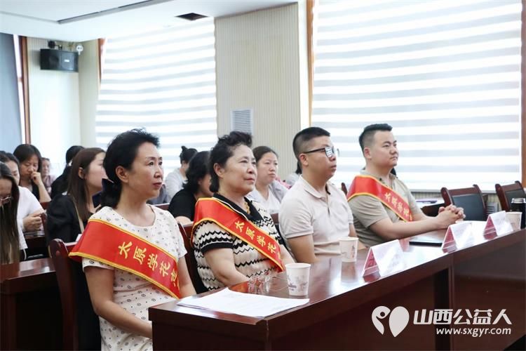 太原学花志愿服务中心百场公益走基层活动在阳曲县新阳东社区举办韩慧玲讲了慢性病科普知识 - 第2张