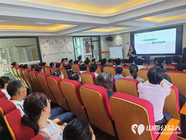 太原学花志愿服务中心家庭教育公益巡讲走进胜利东街幼儿园张艺凡老师就好习惯成就好孩子智慧父母智慧爱进行了巡讲 - 第6张