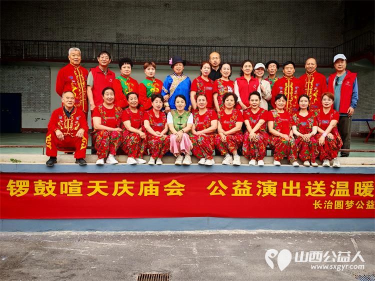 长治市圆梦公益协会走进欢掌底村开展关爱老人爱心捐助给村里70岁以上老人送去了金沙河面片 - 第1张