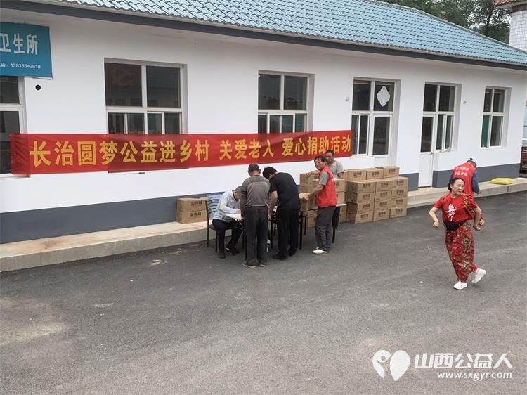长治市圆梦公益协会走进欢掌底村开展关爱老人爱心捐助给村里70岁以上老人送去了金沙河面片 - 第33张