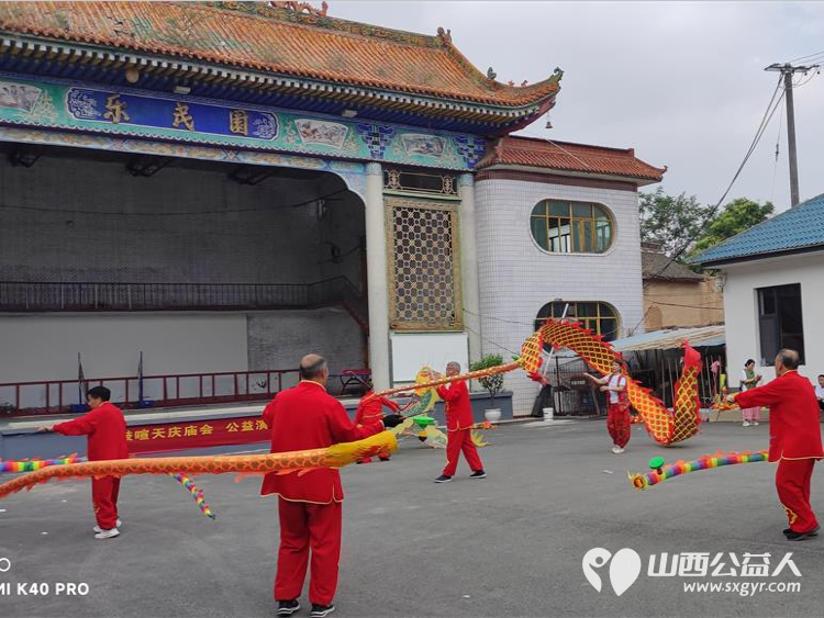 长治市圆梦公益协会走进欢掌底村开展关爱老人爱心捐助给村里70岁以上老人送去了金沙河面片 - 第18张