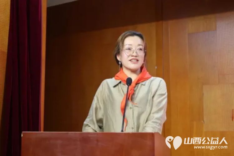 兴县举行“童心向党 奋进新时代”爱心捐赠仪式，兴县同城爱心公益协会组织志愿者参加，捐赠200套运动服 - 第5张