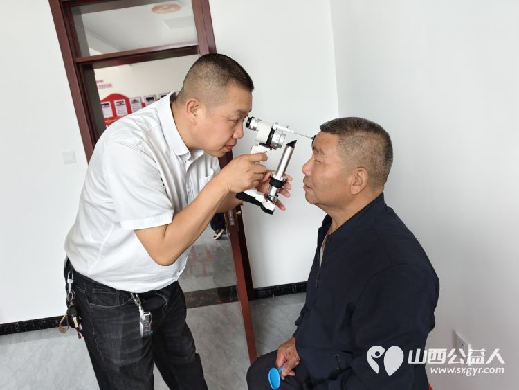 介休市敬老协会在义棠镇义棠村举行走乡村送温暖公益活动免费理发免费义诊 - 第11张 - 山西公益人 介休市敬老协会在义棠镇义棠村举行走乡村送温暖公益活动免费理发免费义诊 - 第11张