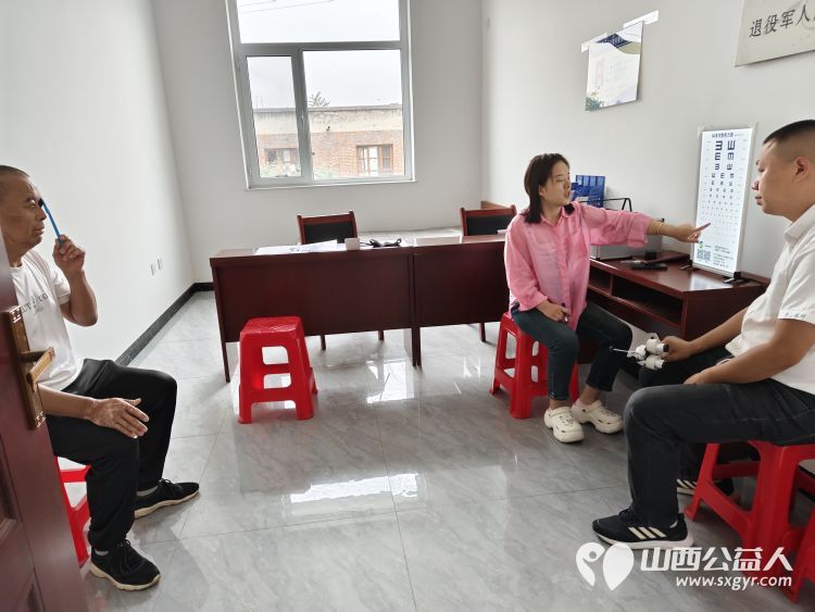 介休市敬老协会在义棠镇义棠村举行走乡村送温暖公益活动免费理发免费义诊 - 第13张 - 山西公益人 介休市敬老协会在义棠镇义棠村举行走乡村送温暖公益活动免费理发免费义诊 - 第13张