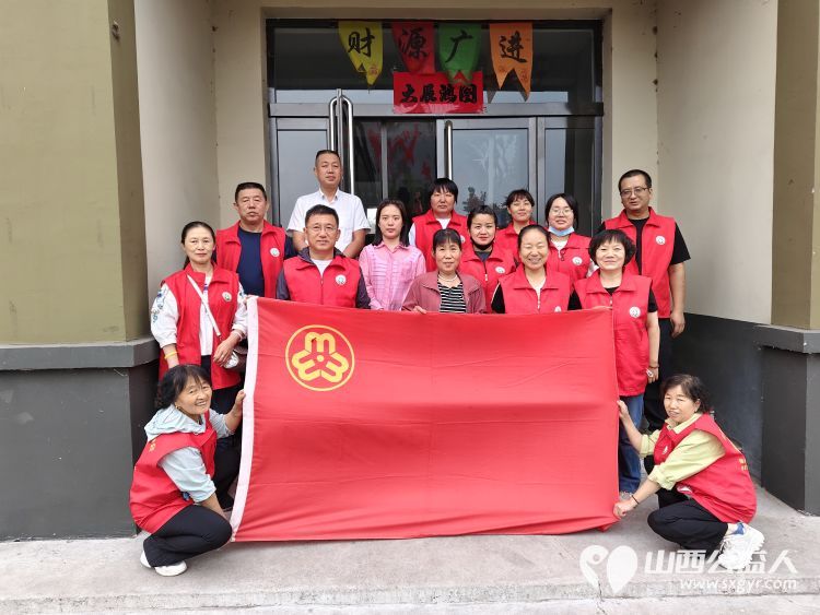 介休市敬老协会在义棠镇义棠村举行走乡村送温暖公益活动免费理发免费义诊 - 第2张 - 山西公益人 介休市敬老协会在义棠镇义棠村举行走乡村送温暖公益活动免费理发免费义诊 - 第2张