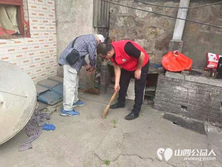 介休市敬老协会在义棠镇义棠村入户去年危房改造过的74岁低保监测户李根明家中清理卫生包饺子 - 第24张 - 山西公益人 介休市敬老协会在义棠镇义棠村入户去年危房改造过的74岁低保监测户李根明家中清理卫生包饺子 - 第24张