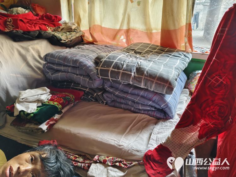 介休市敬老协会在义棠镇义棠村入户去年危房改造过的74岁低保监测户李根明家中清理卫生包饺子 - 第19张 - 山西公益人 介休市敬老协会在义棠镇义棠村入户去年危房改造过的74岁低保监测户李根明家中清理卫生包饺子 - 第19张