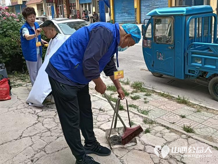 长治小雨点公益协会的志愿者们到雨花斋为老人义务帮厨义务理发活动 - 第4张 - 山西公益人 长治小雨点公益协会的志愿者们到雨花斋为老人义务帮厨义务理发活动 - 第4张