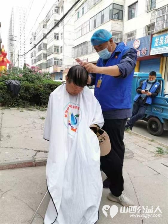长治小雨点公益协会的志愿者们到雨花斋为老人义务帮厨义务理发活动 - 第9张 - 山西公益人 长治小雨点公益协会的志愿者们到雨花斋为老人义务帮厨义务理发活动 - 第9张