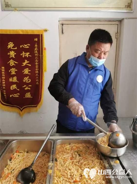 长治小雨点公益协会的志愿者们到雨花斋为老人义务帮厨义务理发活动 - 第14张 - 山西公益人 长治小雨点公益协会的志愿者们到雨花斋为老人义务帮厨义务理发活动 - 第14张