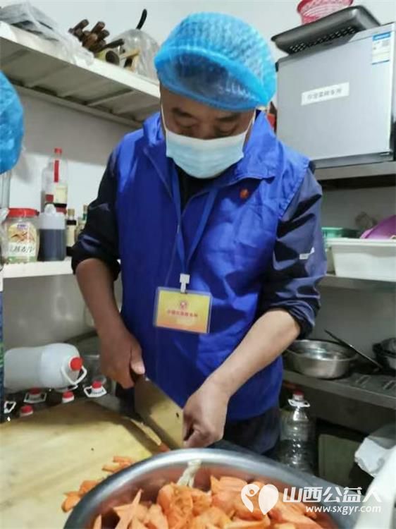 长治小雨点公益协会的志愿者们到雨花斋为老人义务帮厨义务理发活动 - 第13张 - 山西公益人 长治小雨点公益协会的志愿者们到雨花斋为老人义务帮厨义务理发活动 - 第13张