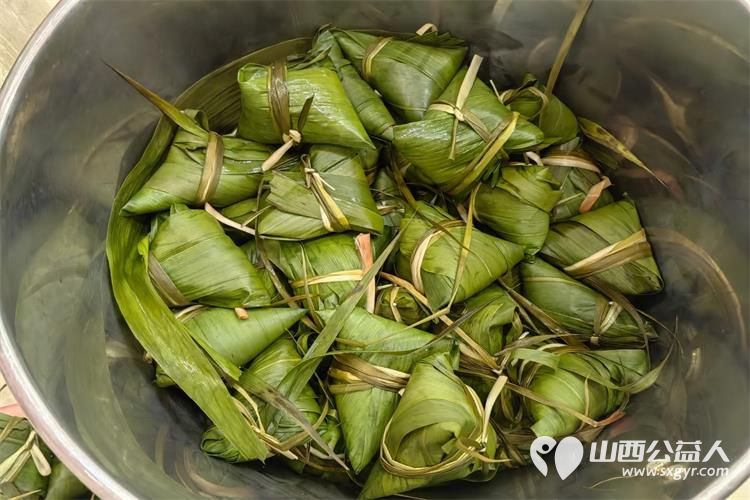 端午节到来之际，太原市小店区营盘街道南内环街二社区开展特色包粽子活动社区工作人员居民群众积极参加 - 第16张