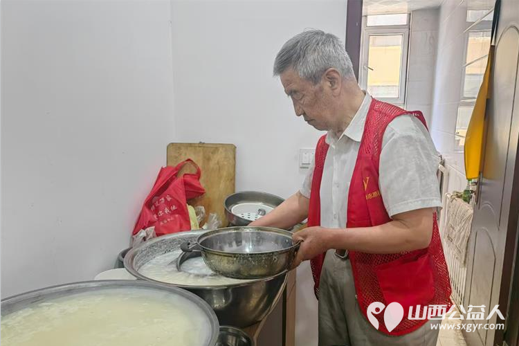 端午节到来之际，太原市小店区营盘街道南内环街二社区开展特色包粽子活动社区工作人员居民群众积极参加 - 第10张